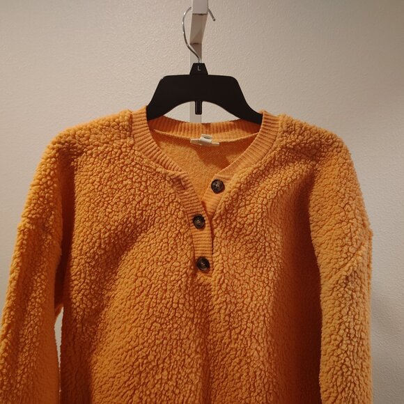 a.n.a. Women's Faux Fur Long Sleeve Polyester Sweater Size Medium - Picture 3 of 11